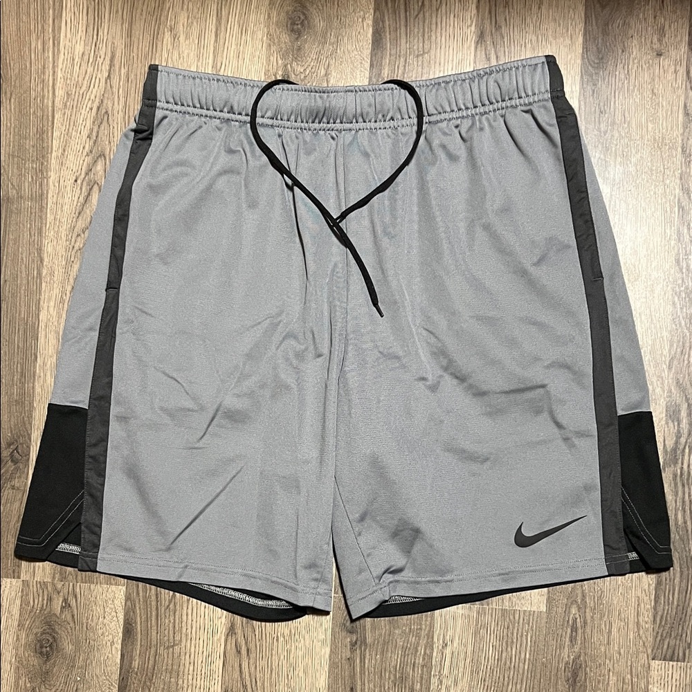 Nike Men's Athletic Shorts in Gray and Black